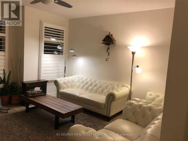 Photo - 212 Squire Cres
