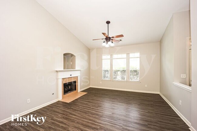 Photo - 207 Fairgrove Ln