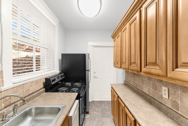 Photo - Elmhardt Apartments