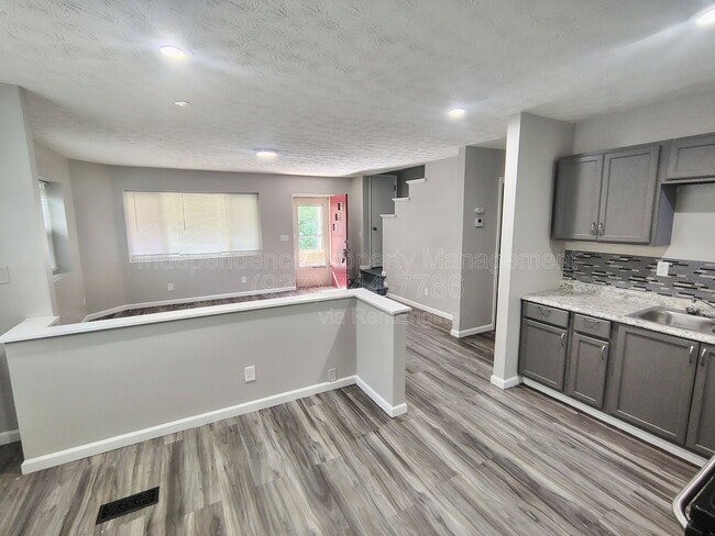 Photo - 2166 Clara St