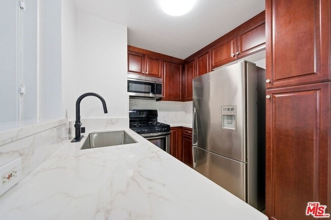 Photo - 5530 Owensmouth Ave