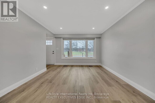 Photo - 234 Stevenson St N