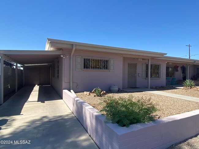 Photo - 1529 N Dodge Blvd