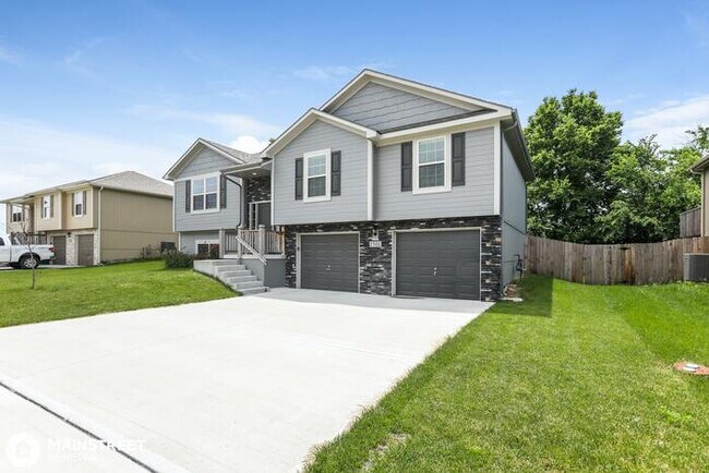 Photo - 1501 N 9th St E, Louisburg, KS 66053