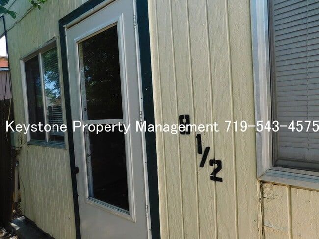 Photo - 1st MONTH FREE!!!  Downtown Studio Unit with Dedicated Entrance! $750/$750 Unit #8 1/2