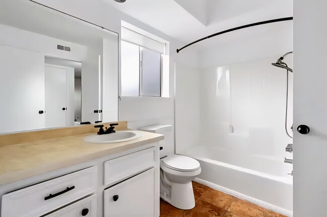 Photo - 3701 Colonial Dr