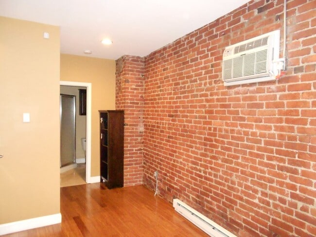 Building Photo - 98 Knight St Unit #1 Rental