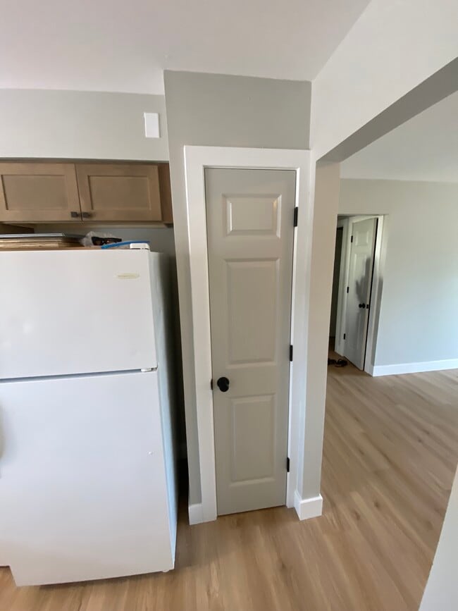 Kitchen Pantry - 723 W Osage St Unit 1