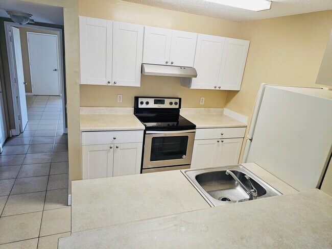Photo - 1605 Meadows Cir Unit 1605