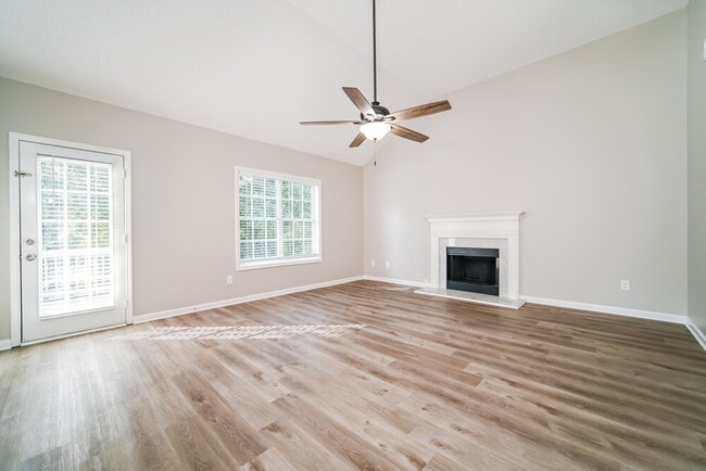 Photo - 122 Wills Way