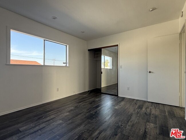 Photo - 613 W Queen St Unit 4