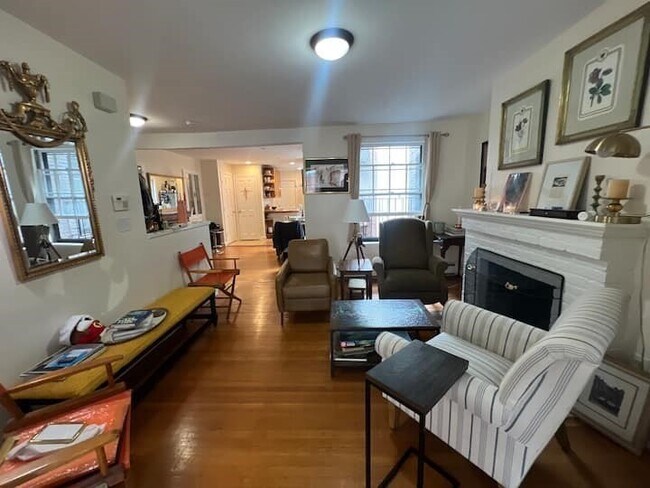 Photo - 61 W Cedar St Unidad FURNISHED