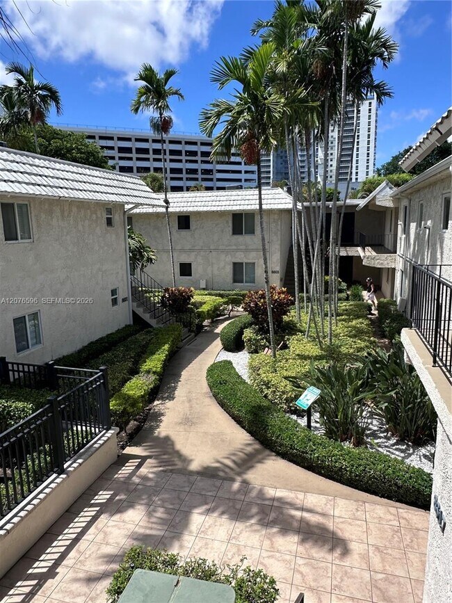 Building Photo - 8615 SW 68th Ct Unit 22