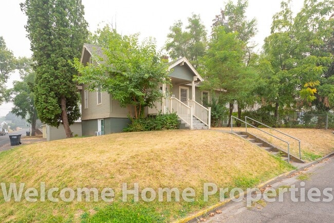 Building Photo - Cozy 2 Bedroom Apartment Close to WWU Unit 128 SE 2nd