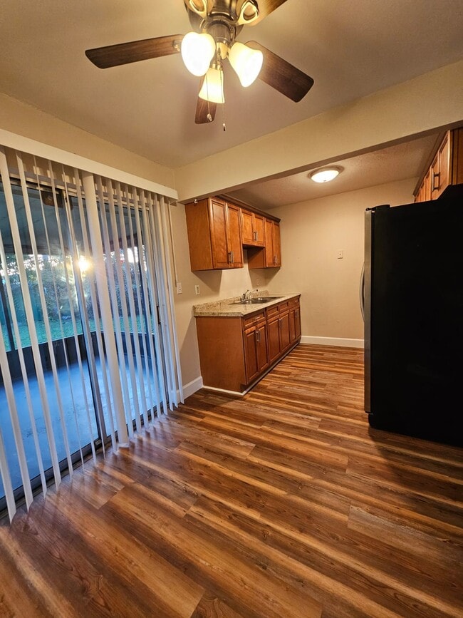 Photo - 21 Crescent Lake Dr