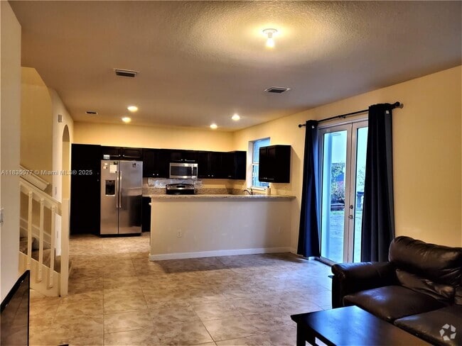 Building Photo - 9446 SW 170th Ave Rental