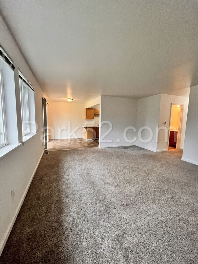 Photo - 112 126th St E