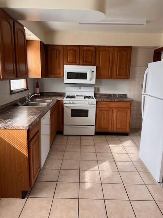 Photo - 864 Gary Ave SE