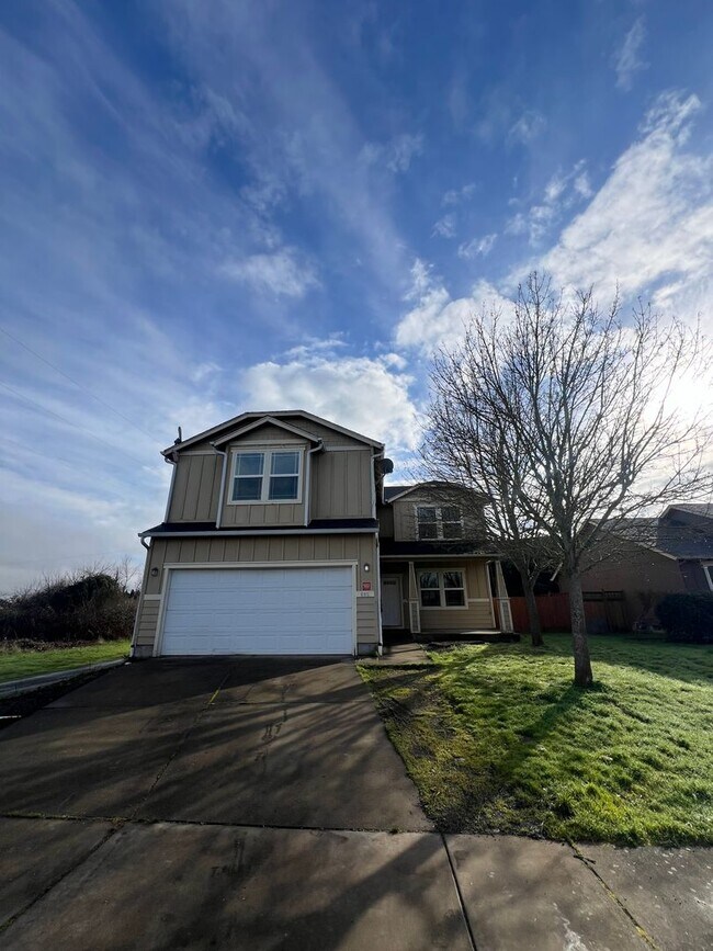 Photo - 3-bedroom 2-1/2 bathroom home in Eugene