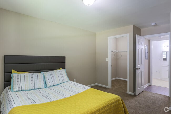 1BR, 1BA - 650 SF