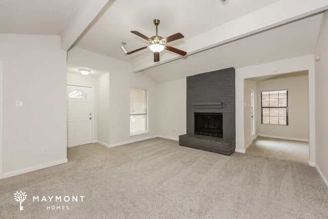 Photo - 105 Caprock Dr