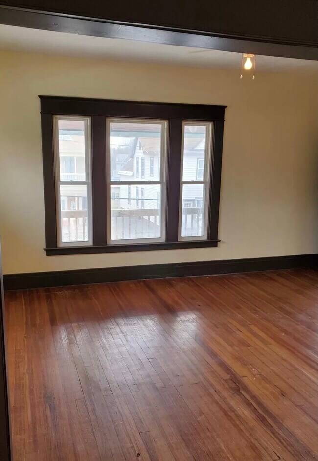 Photo - 121 Lakeview Ave Unit 3