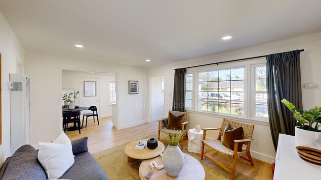 Photo - 19th St Unidad 431 E 19th St