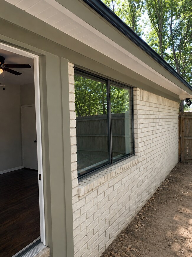 entrance on back - 16608 Echo Glen Dr