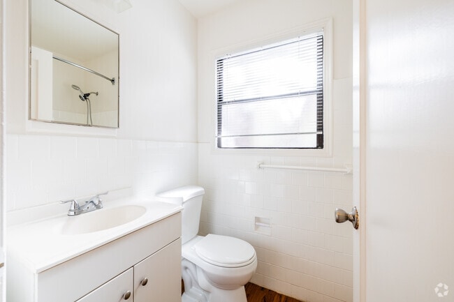 2Br, 2BA - 900SF Bathroom 1