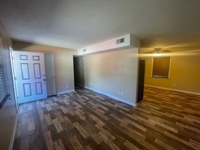 Photo - 917 Johnson St