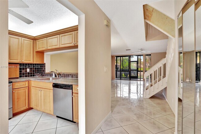 Photo - 4615 Carambola Cir S