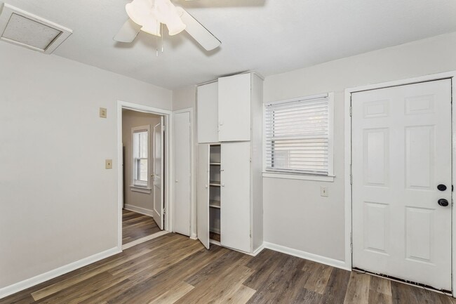 Photo - Cozy Home!! Only a few minutes from the downtown area!