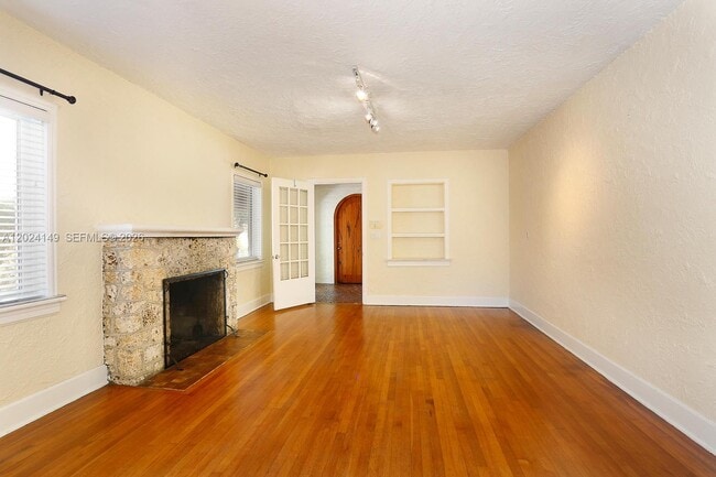 Photo - 712 Navarre Ave