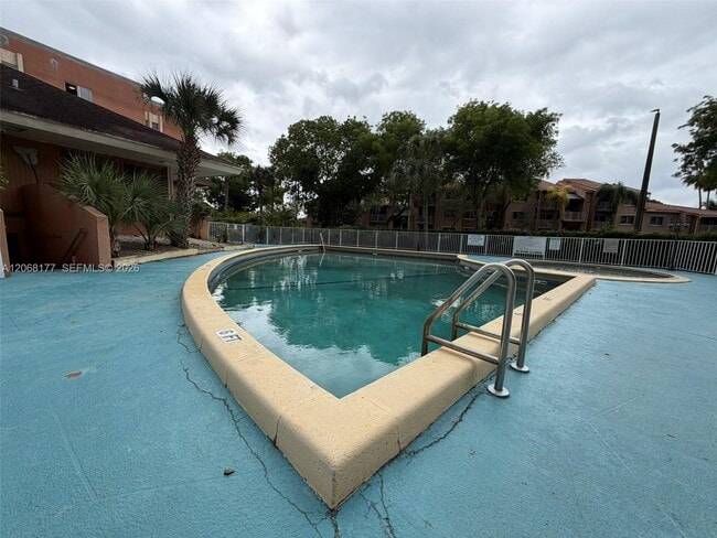 Building Photo - 17650 NW 68th Ave Unit A2008
