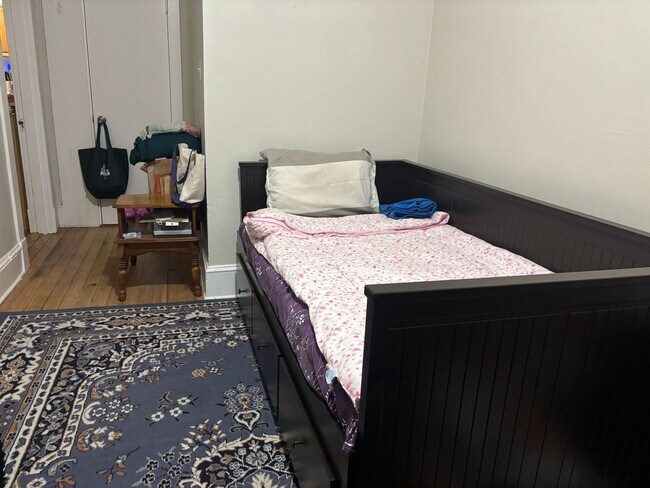 Photo - Charming 2BR in East Rock | Hot Water Included | Walk to Yale & SOM Unidad B8