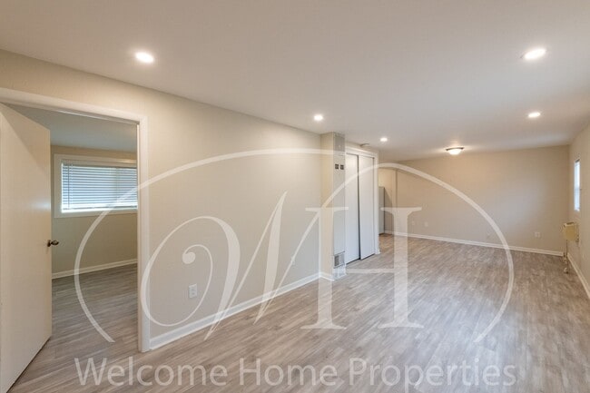 Building Photo - 1 bedroom with Peaceful Back Yard on Quiet... Unit 1918 Wallace St Rental