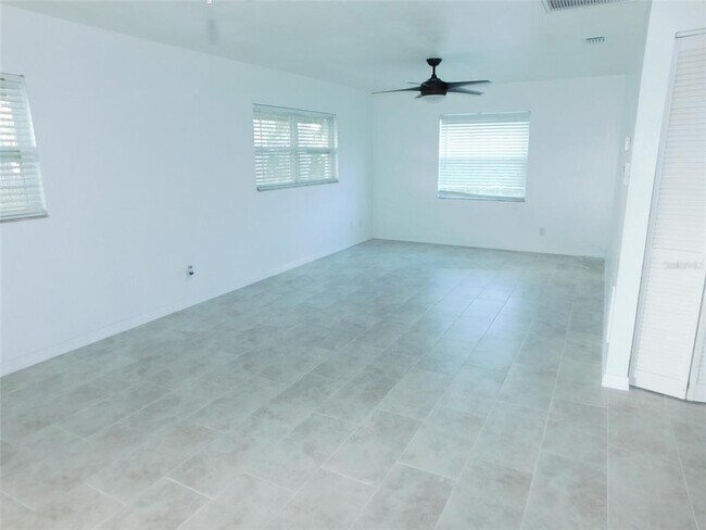 Photo - 1241 Turner St