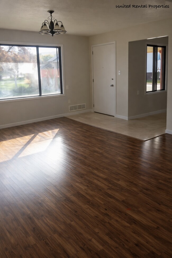 Photo - 690 Holbrook Drive