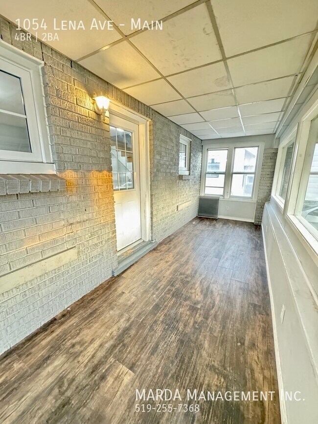 Photo - CHARMING 4+1 BED / 2 BATH WEST END HOME + HYDRO, WATER & GAS!