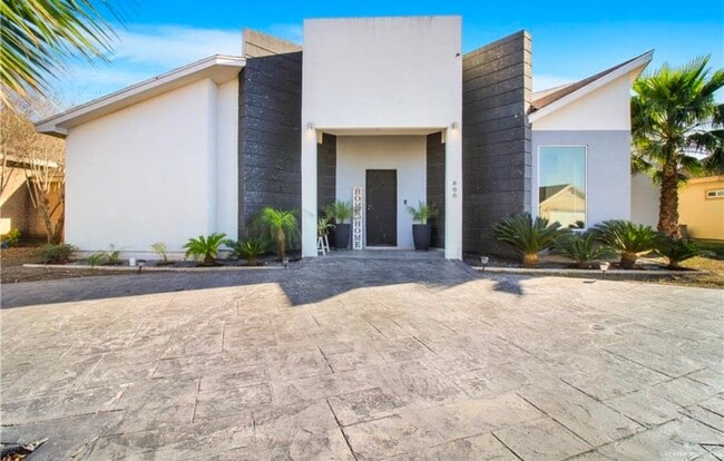 Building Photo - 800 New Orleans Cir