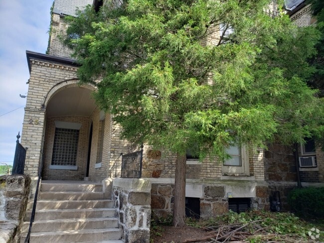 Building Photo - 25 Garrison Rd Unit 3 Rental