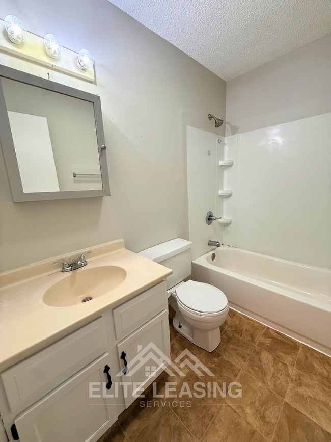 3407 SW Burnett Rd Unit B