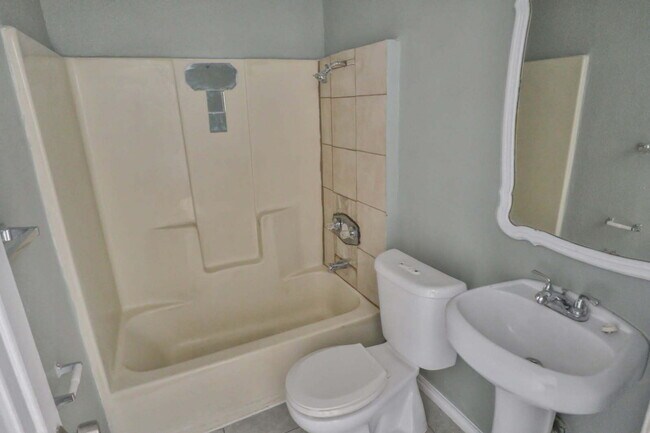 Application Special - Renovated 2 Bed/1 bath with Washer/Dryer Hookups