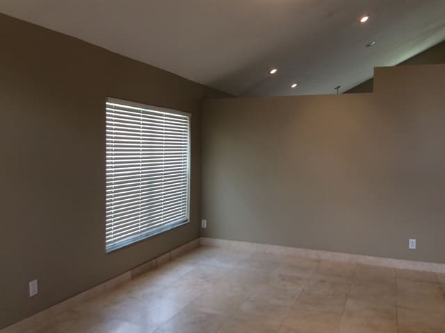 Photo - 636 Darkwood Ave