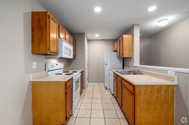 3BR, 2BA - 1,200SF - Kitchen - Parkwood Apartments