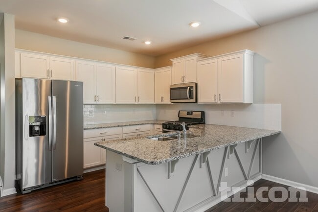 Photo - 250 Fenwick Dr