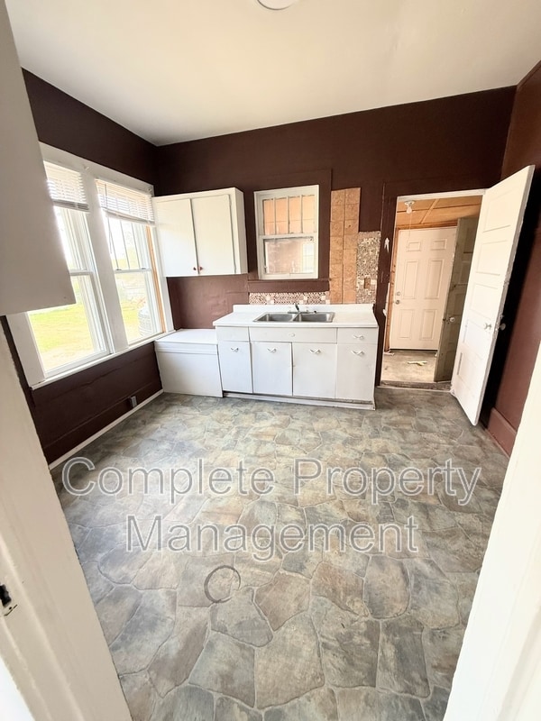 Photo - 2234 19th St N