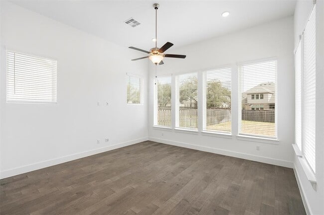 Photo - 1413 Kneehigh Ln