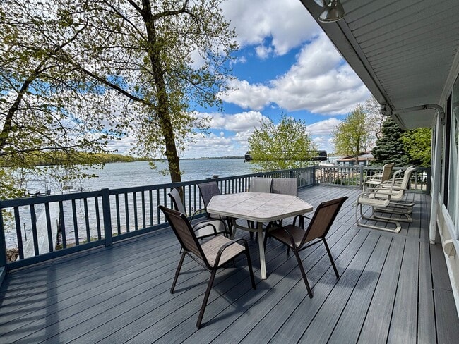 118 Willow Point Dr
