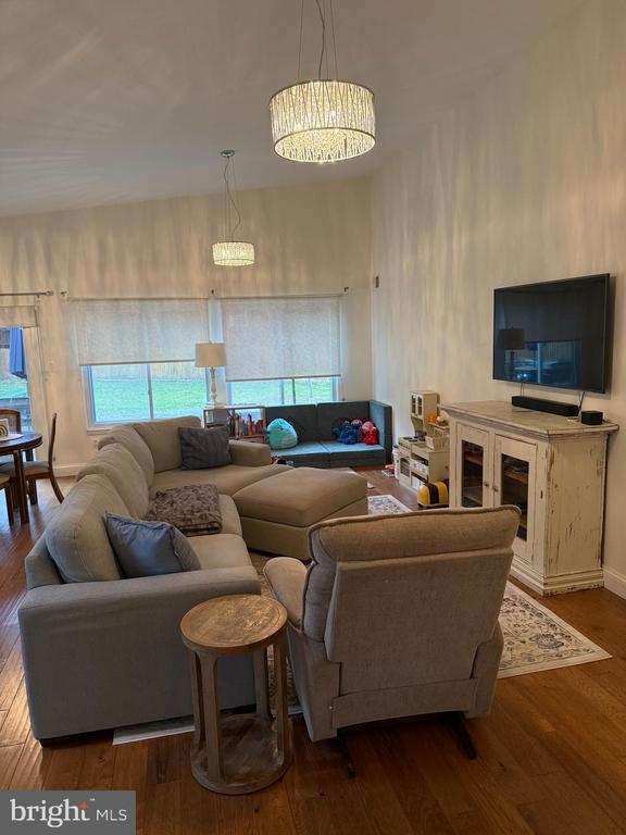 Photo - 2537 Oakhampton Pl